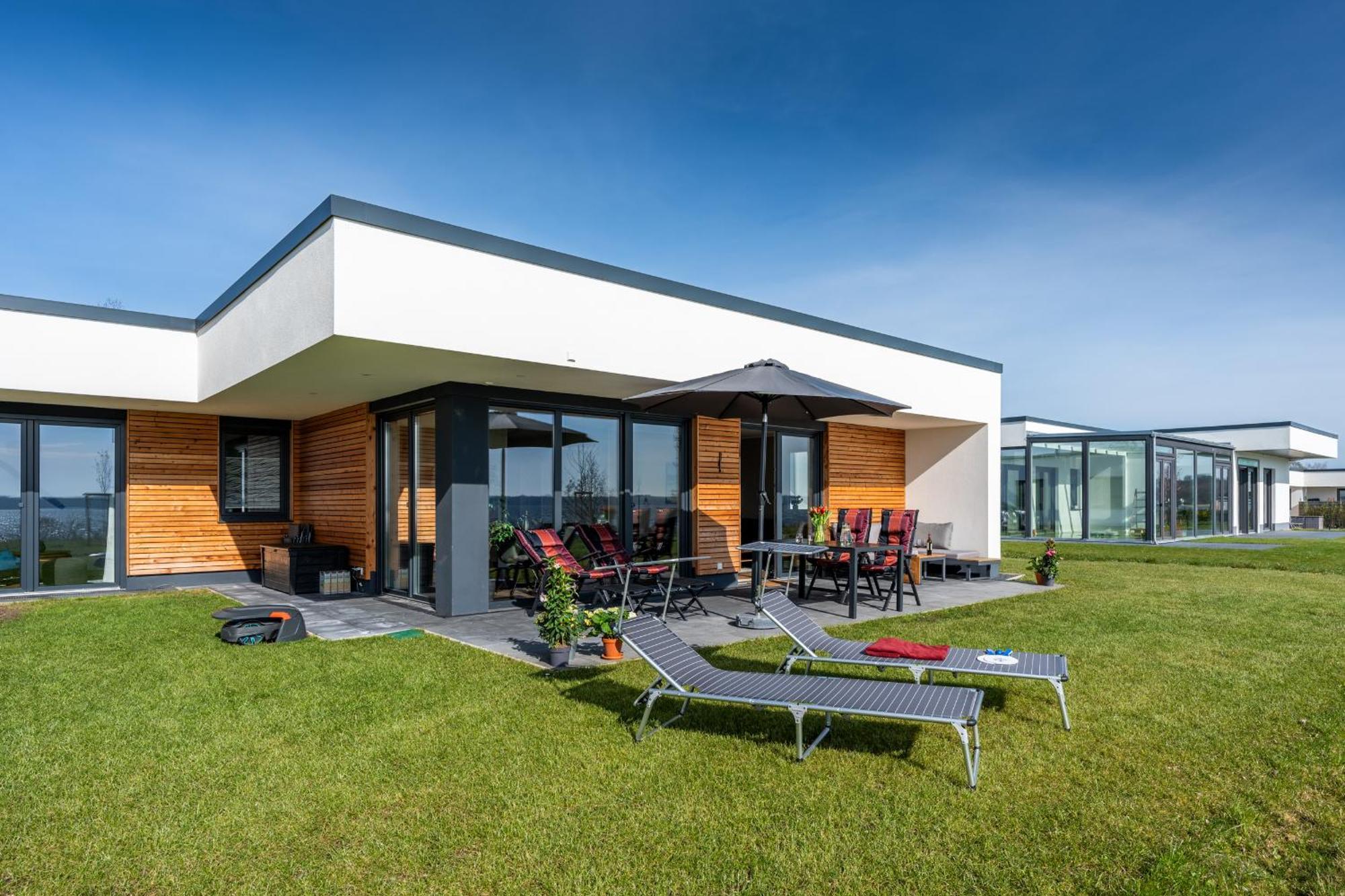 Hangar 19 Luxusbungalow Am See H8 Шверин Экстерьер фото